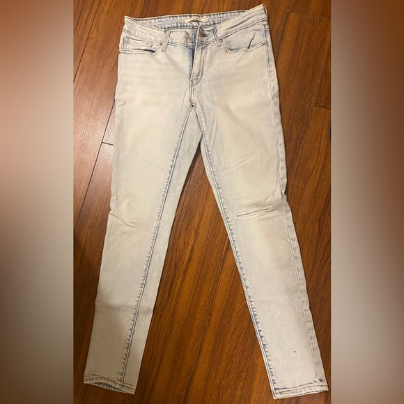 Light wasted Levi’s - Picture 2 of 3